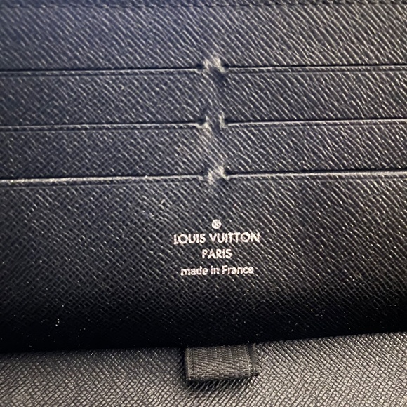 Louis Vuitton Black Zippy Wallet - Picture 2 of 4